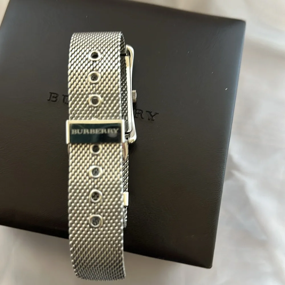 New never used Burberry Watch. Swiss made. - Picture 6 of 8
